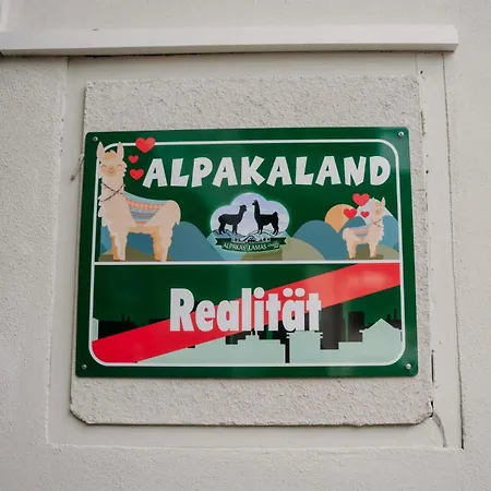 Alpakas, Lamas Und Rentiere Zum Gruenen Farmház *