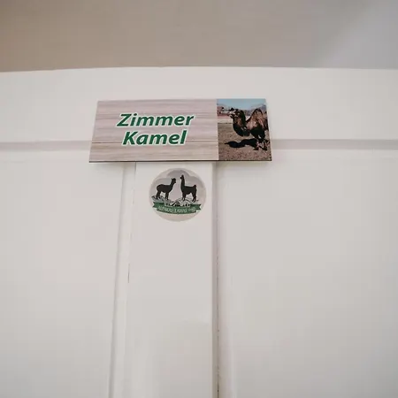 Alpakas, Lamas Und Rentiere Zum Gruenen Farmház *