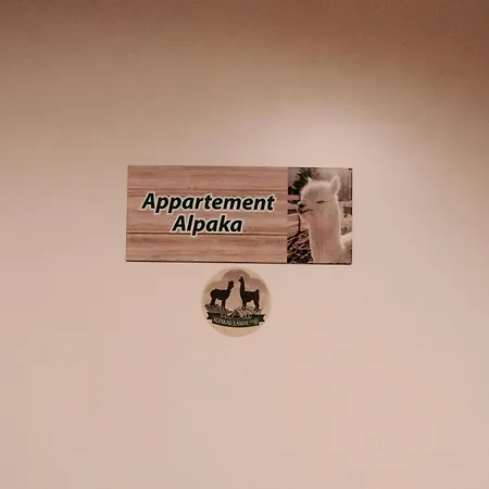 Alpakas, Lamas Und Rentiere Zum Gruenen Farm stay