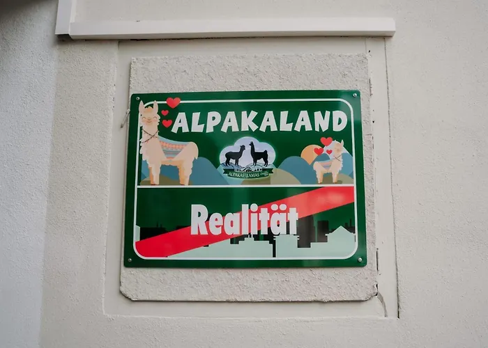 Alpakas, Lamas Und Rentiere Zum Gruenen Lantgård *