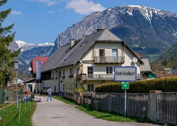 Lantgård Alpakas, Lamas Und Rentiere Zum Gruenen