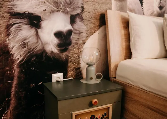 Lantgård Alpakas, Lamas Und Rentiere Zum Gruenen