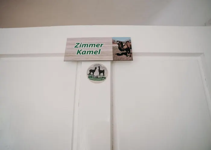 Alpakas, Lamas Und Rentiere Zum Gruenen Lantgård *
