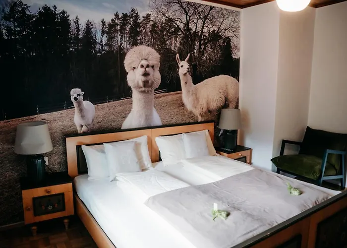 Alpakas, Lamas Und Rentiere Zum Grünen *