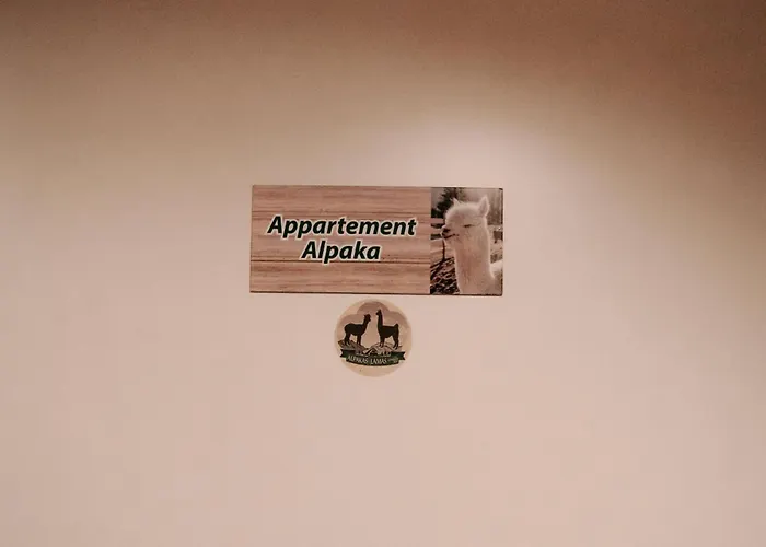 Alpakas, Lamas Und Rentiere Zum Gruenen Lantgård