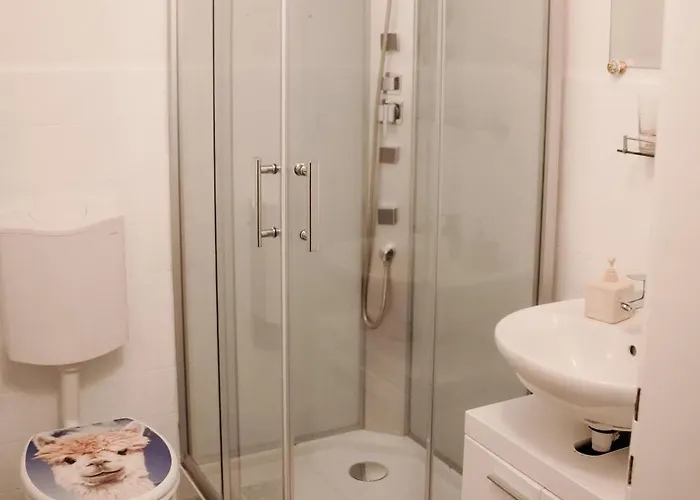 Alpakas, Lamas Und Rentiere Zum Grünen *