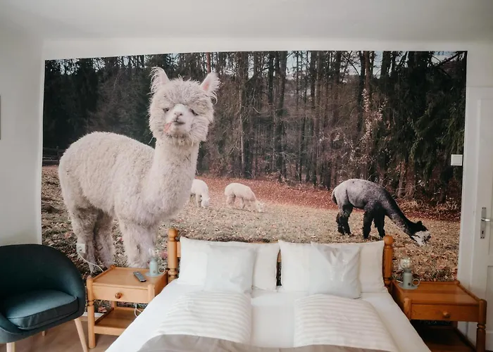 Bauernhof Alpakas, Lamas Und Rentiere Zum Grünen Grossdorf (Styria)