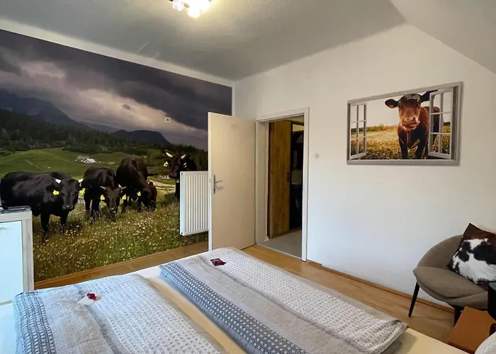 Alpakas, Lamas Und Rentiere Zum Gruenen * Grossdorf (Styria)