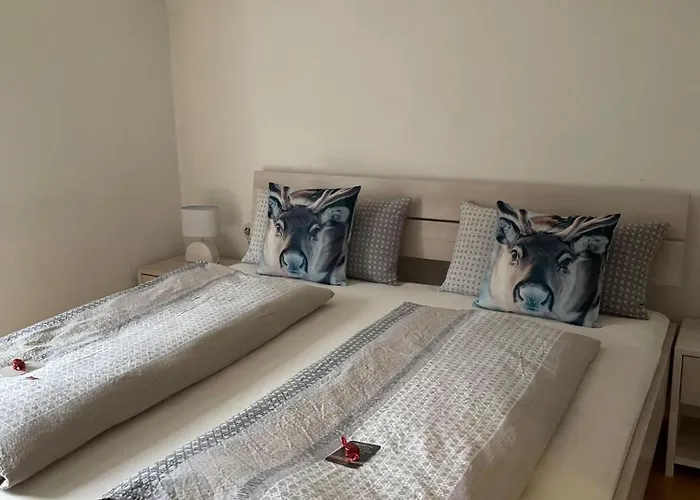 Alpakas, Lamas Und Rentiere Zum Grünen