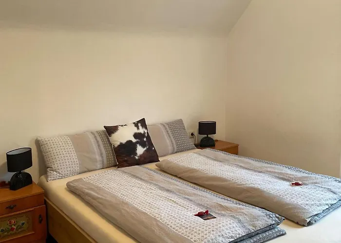 Lantgård Alpakas, Lamas Und Rentiere Zum Gruenen *